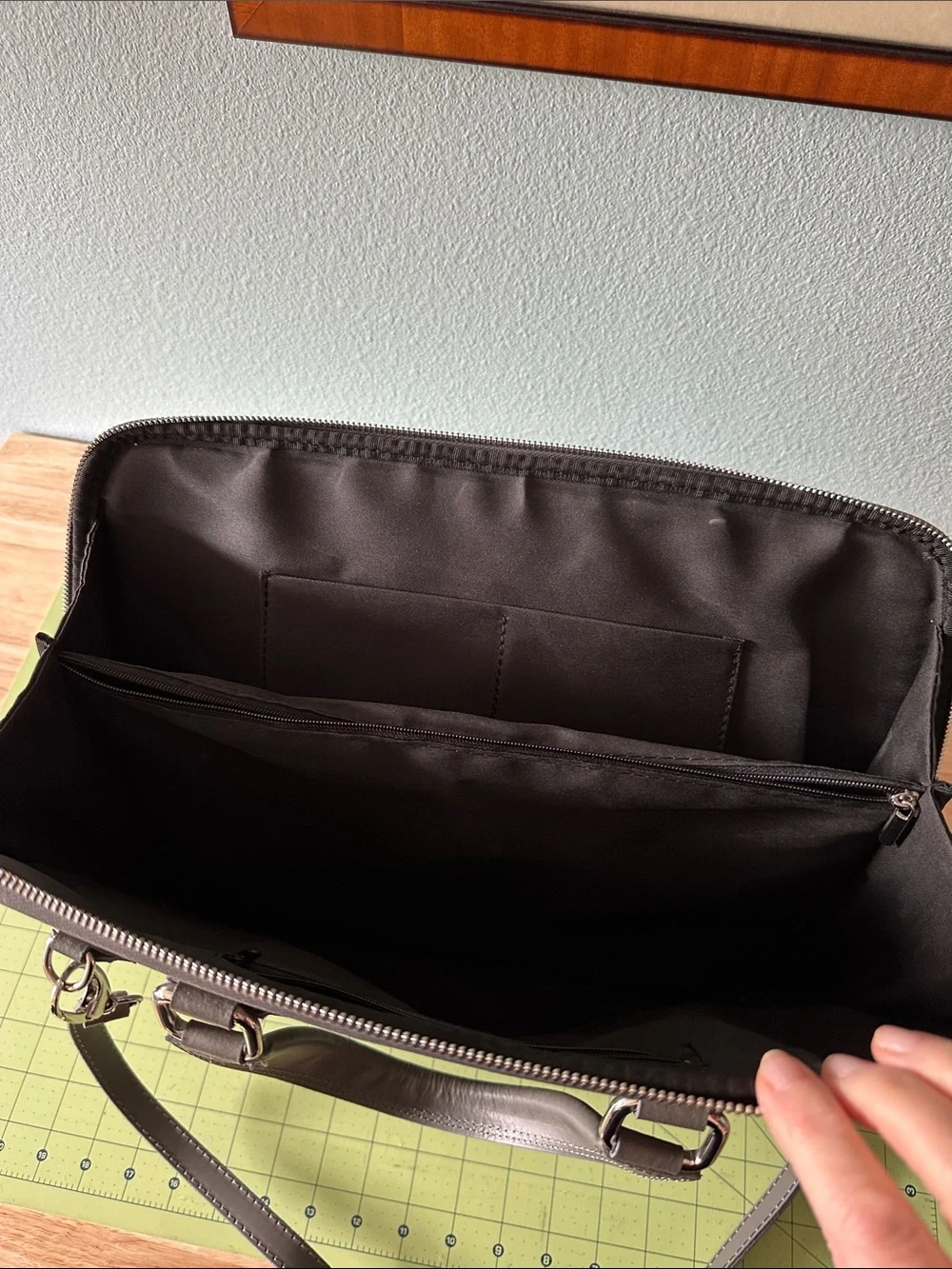 Persaman New York Gray Leather Laptop Bag with Shoulder Strap